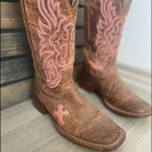 Tony Lama: Cross, Squared Toe, size 6.5 B, pink